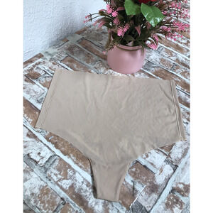 Women's Aerie Smoothez Seamless No Show cheeky Panties Med Nude High waistedNWOT